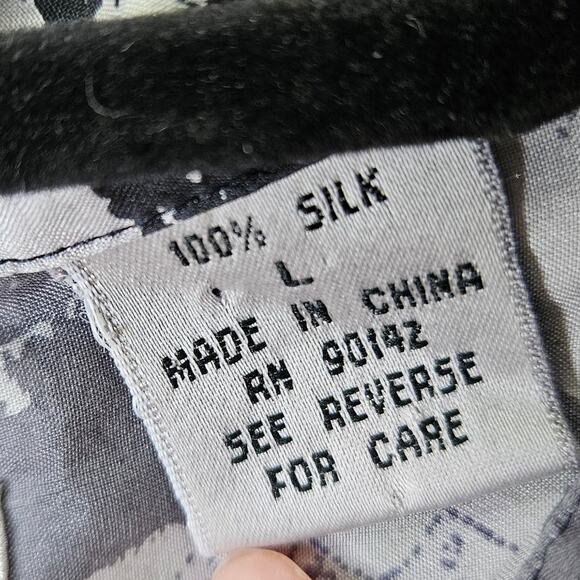 Vintage Mens Large Silk Button Up Gray Abstract Elephant Art Unique 80s Funky - Picture 9 of 12